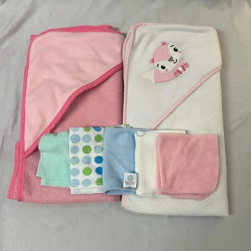 ⭐️ Baby Bath set - NWOT - hooded towels and wash clothes